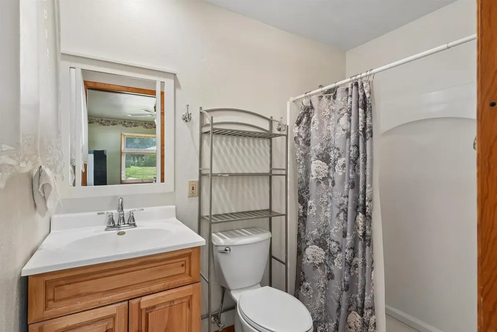 2571 Kate Street Waterloo IA 50701