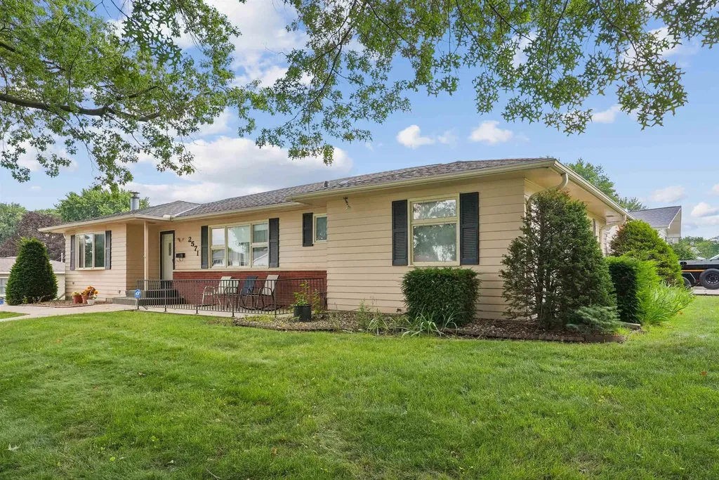2571 Kate Street Waterloo IA 50701