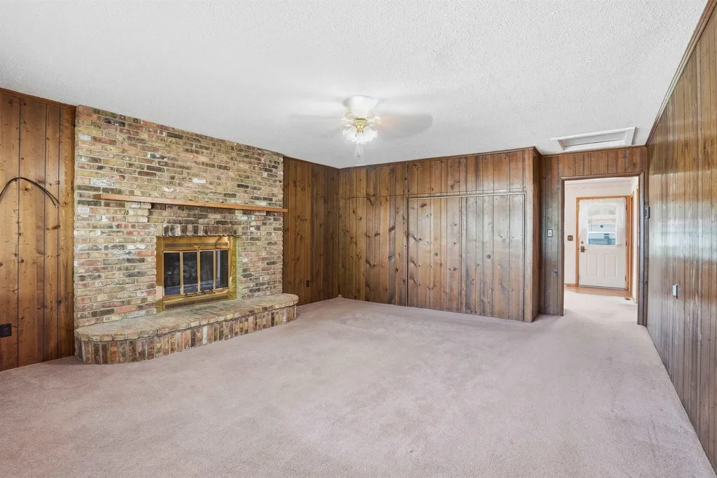 2571 Kate Street Waterloo IA 50701