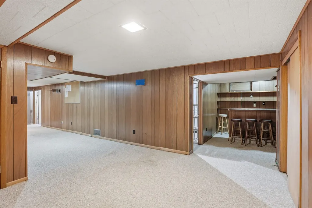 2571 Kate Street Waterloo IA 50701
