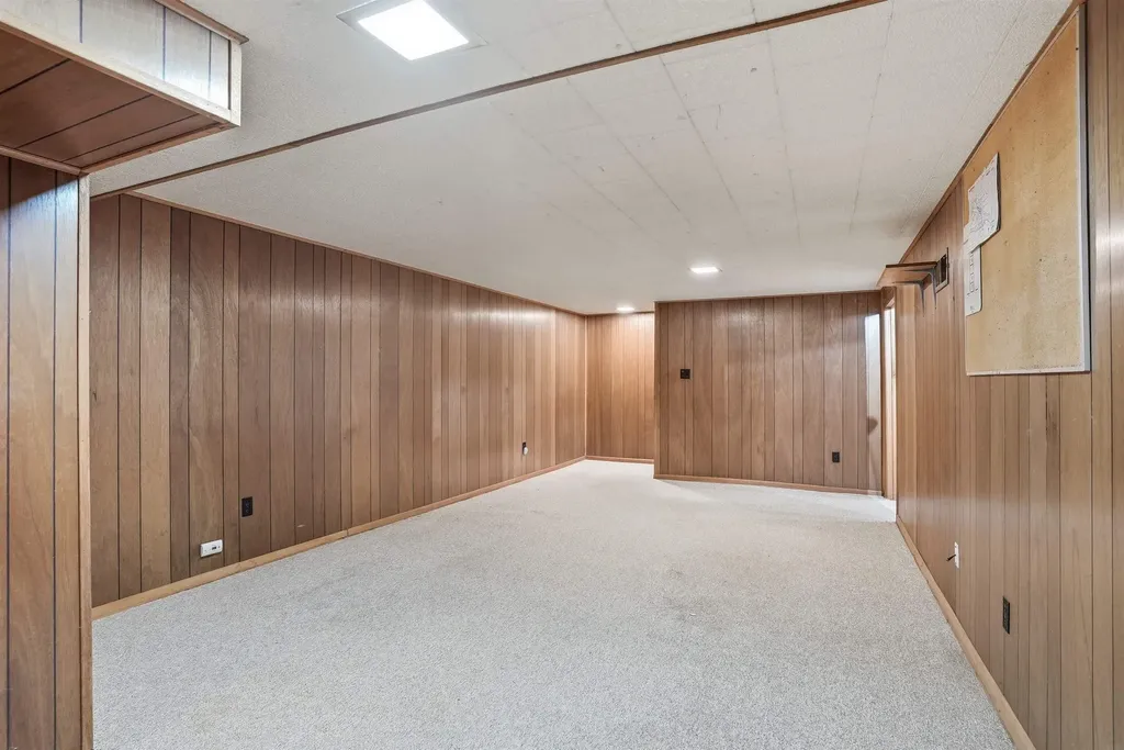 2571 Kate Street Waterloo IA 50701