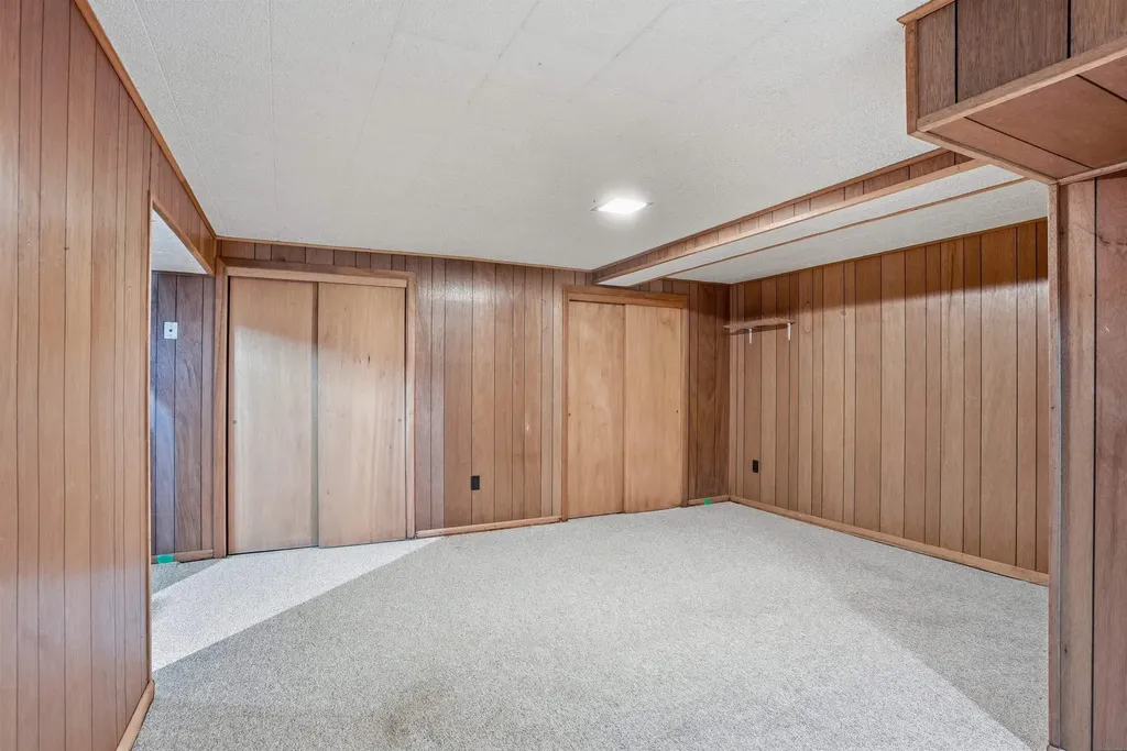 2571 Kate Street Waterloo IA 50701