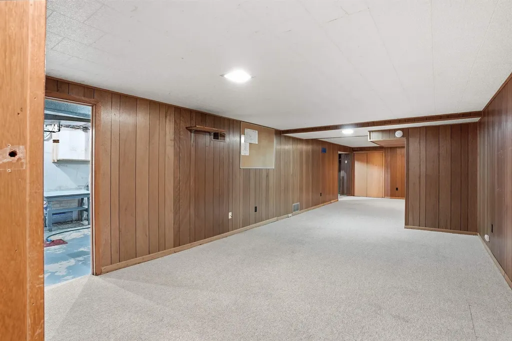 2571 Kate Street Waterloo IA 50701
