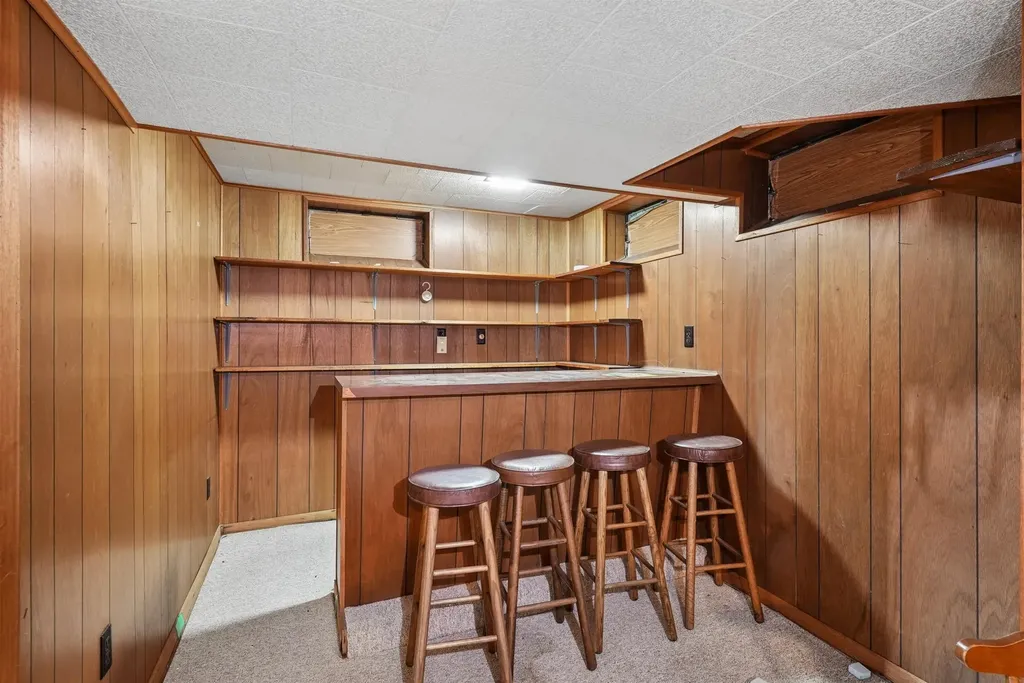2571 Kate Street Waterloo IA 50701