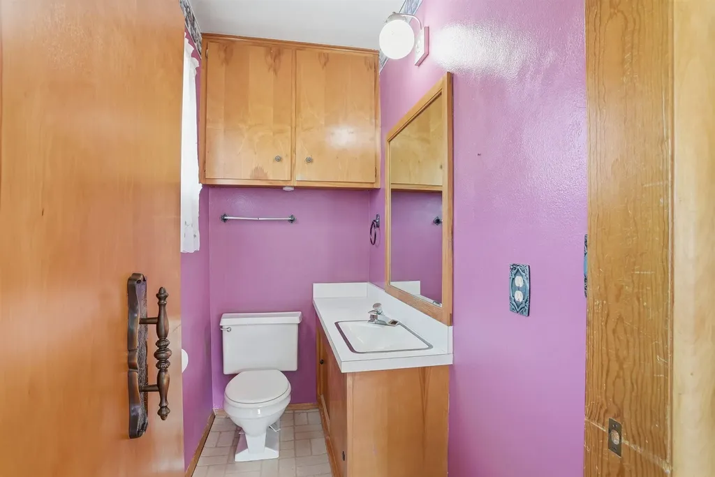 2571 Kate Street Waterloo IA 50701