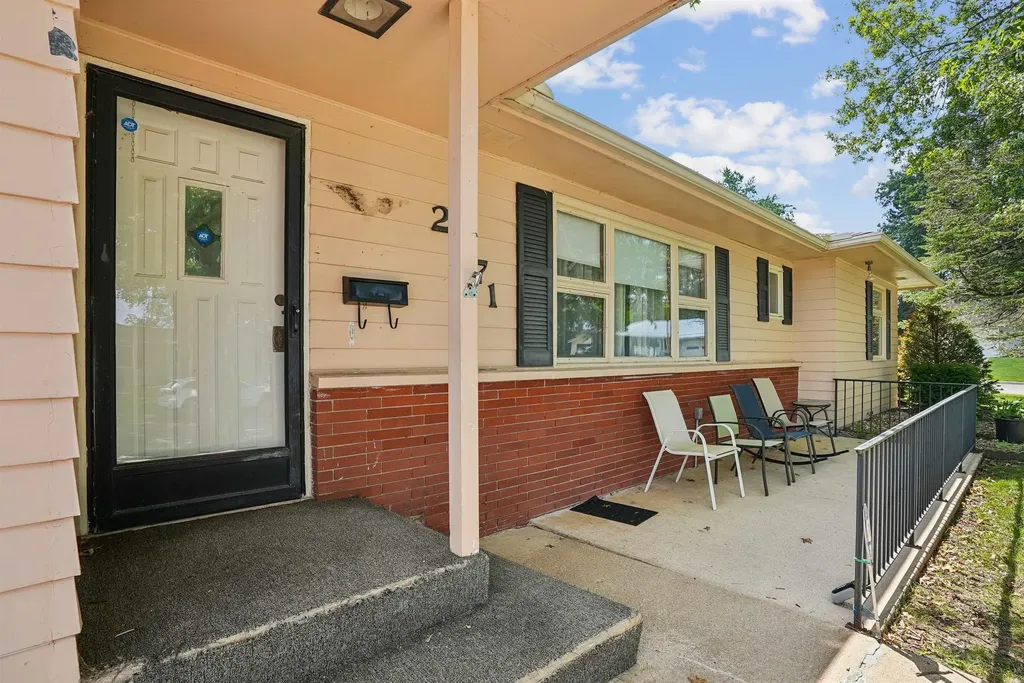 2571 Kate Street Waterloo IA 50701