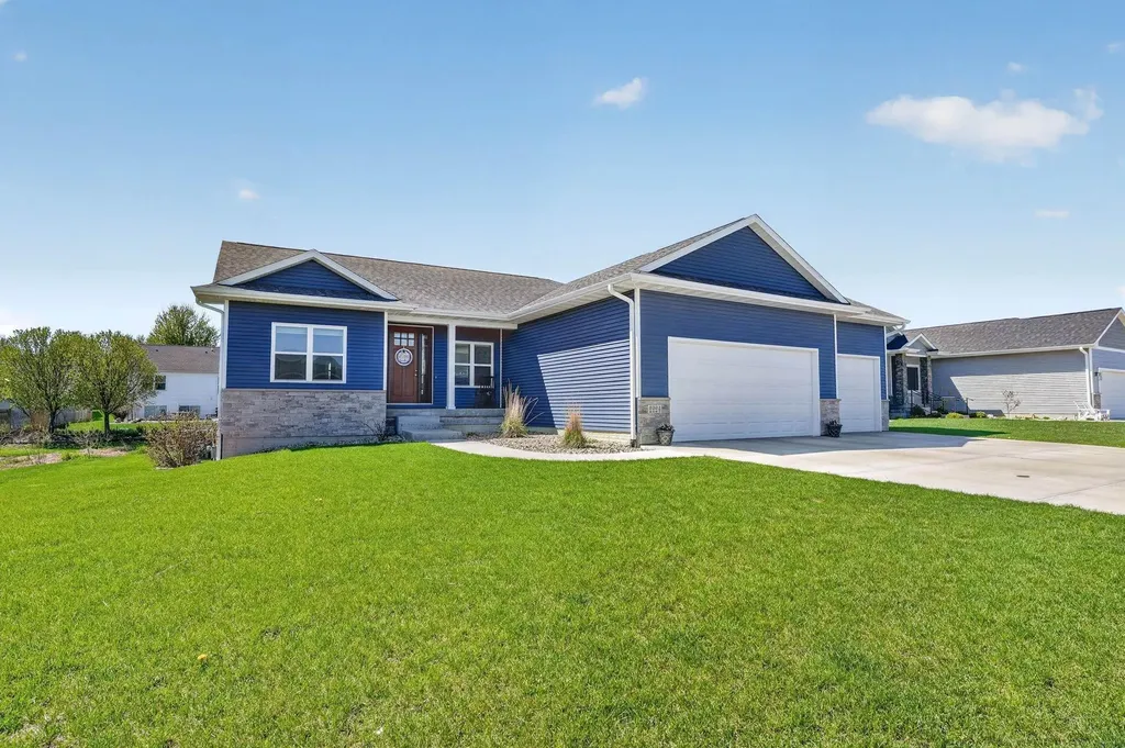 2224 Vera Way Cedar Falls IA 50613