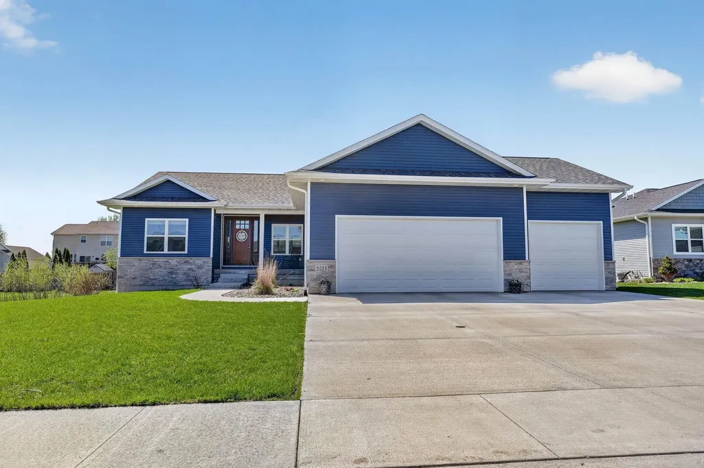 2224 Vera Way Cedar Falls IA 50613