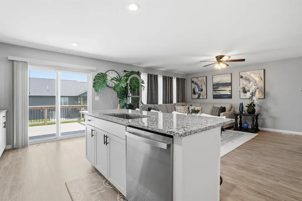 4157 Omaha Avenue Waterloo IA 50702