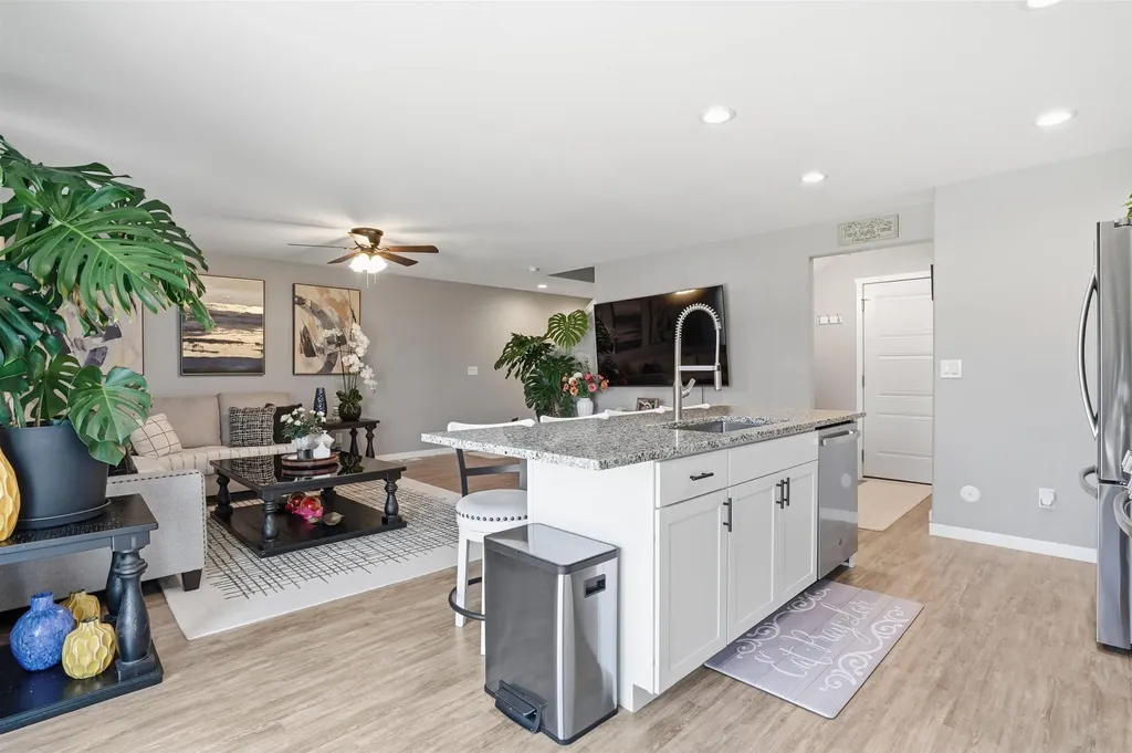 4157 Omaha Avenue Waterloo IA 50702