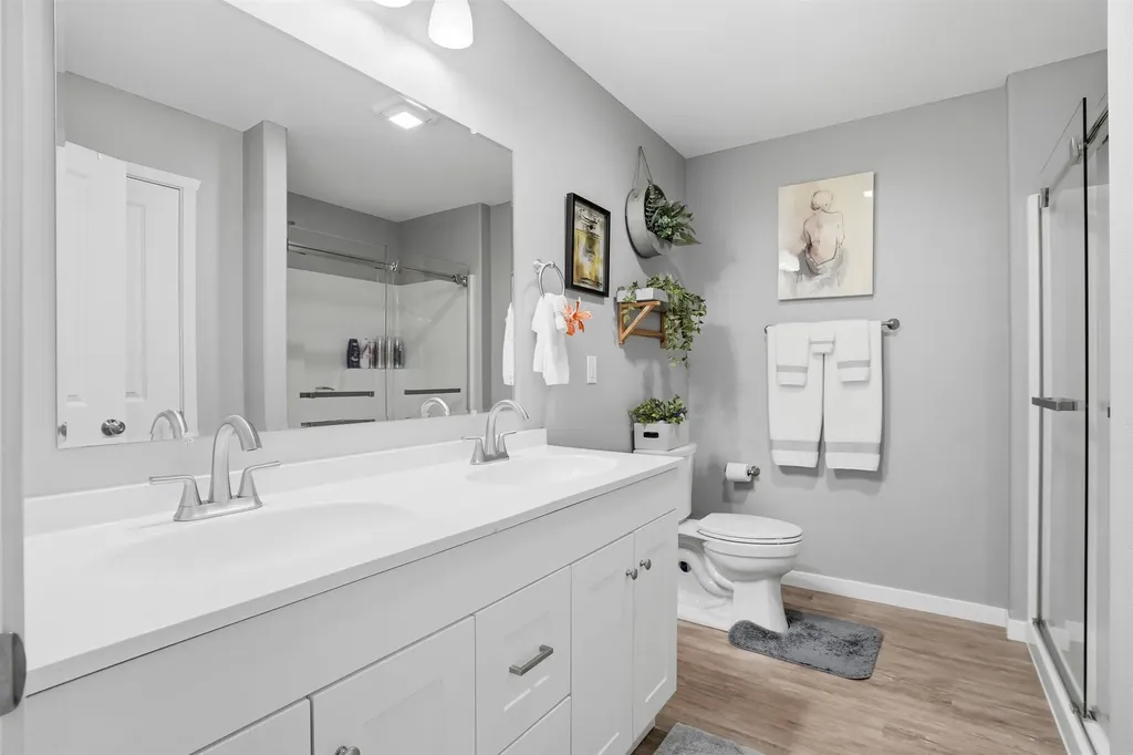 4157 Omaha Avenue Waterloo IA 50702