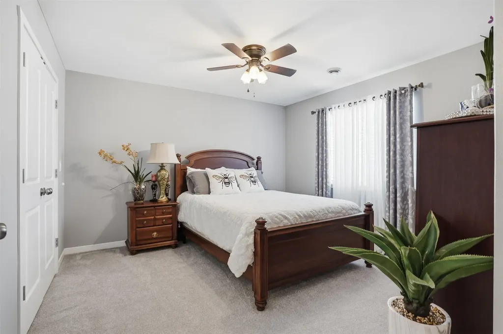 4157 Omaha Avenue Waterloo IA 50702
