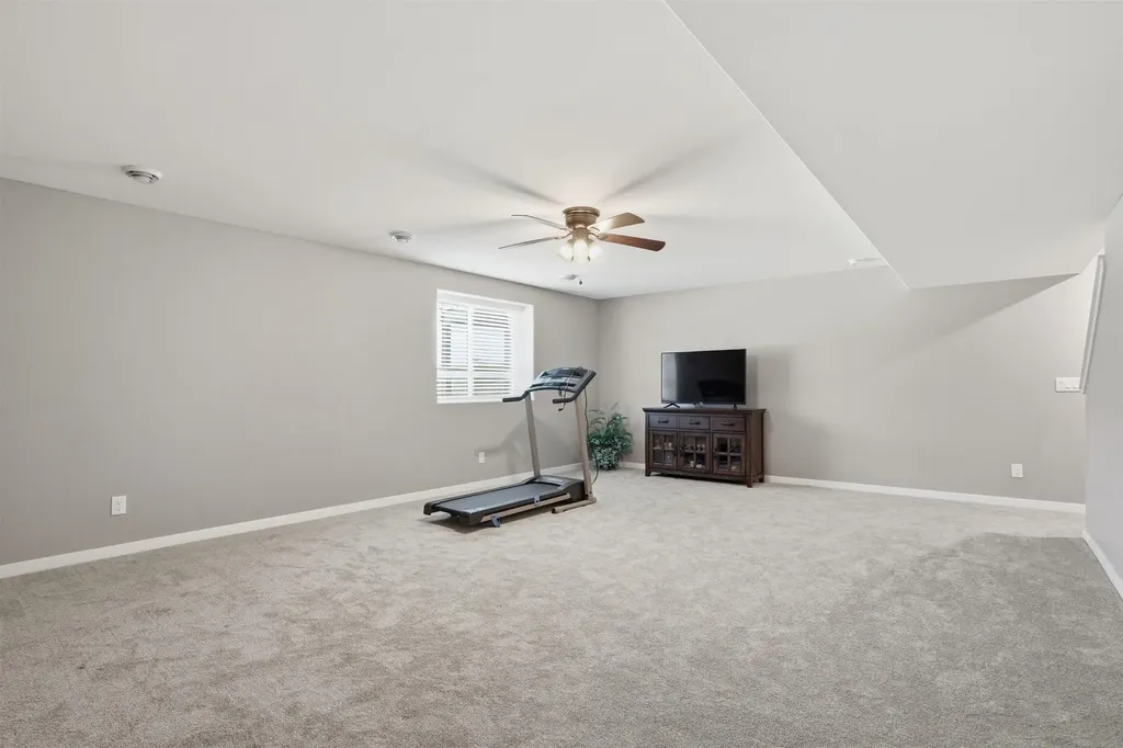 4157 Omaha Avenue Waterloo IA 50702