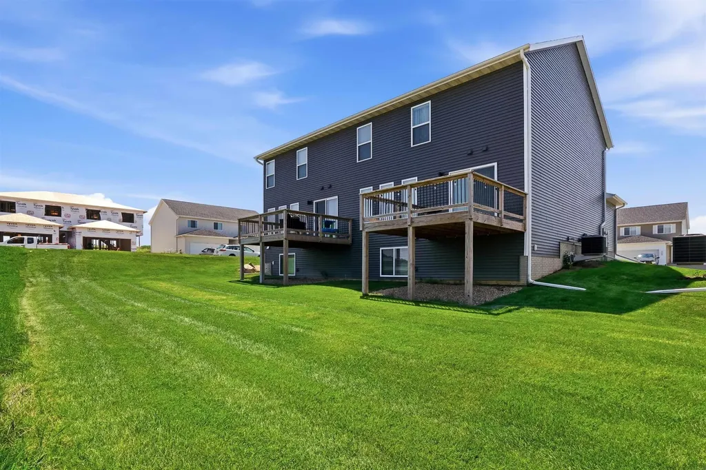 4157 Omaha Avenue Waterloo IA 50702