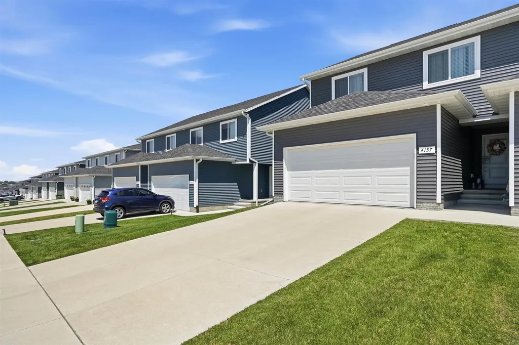 4157 Omaha Avenue Waterloo IA 50702