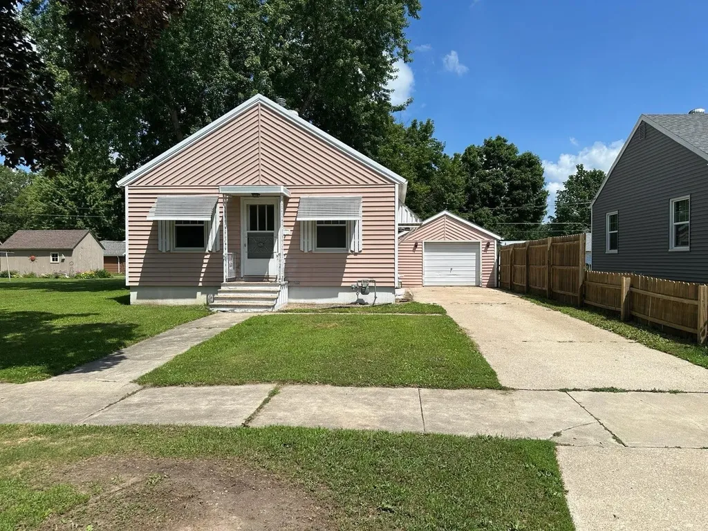 605 6th Avenue Charles City IA 50616