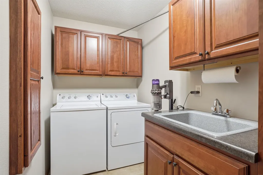 2020 Erik Road Cedar Falls IA 50613