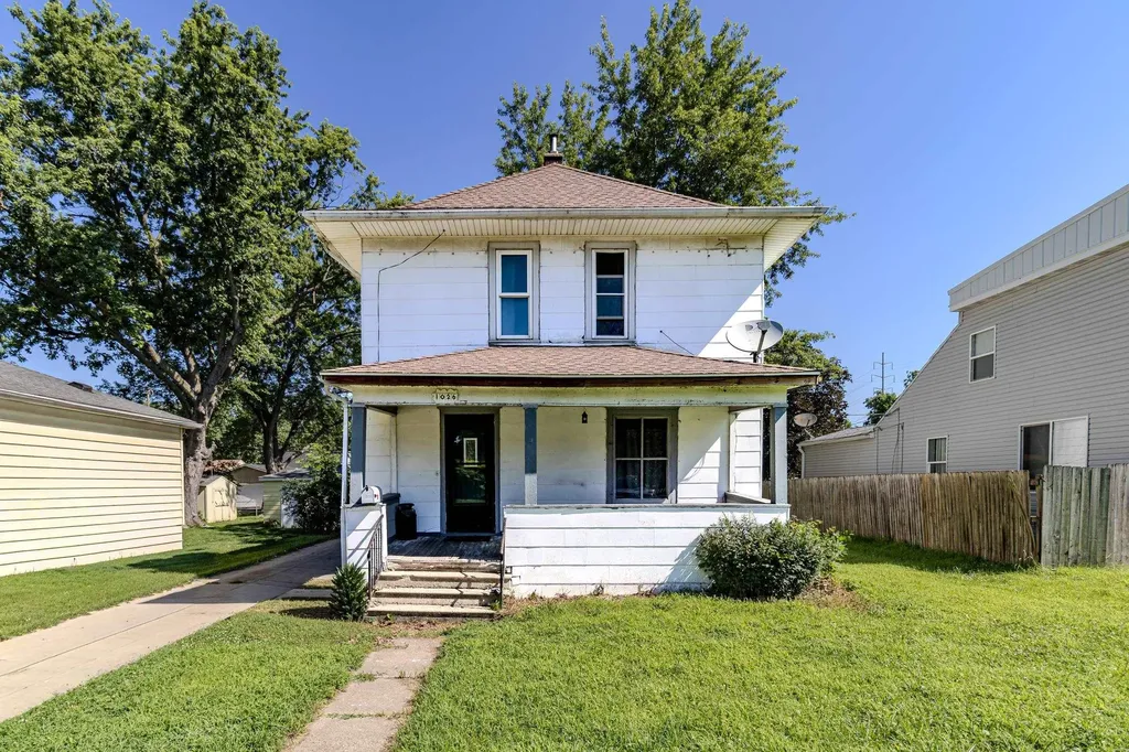 1026 Riehl Street Waterloo IA 50703