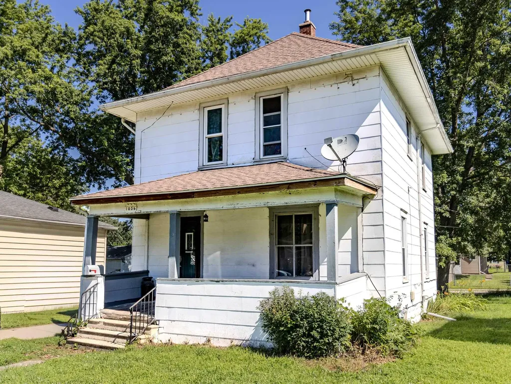 1026 Riehl Street Waterloo IA 50703