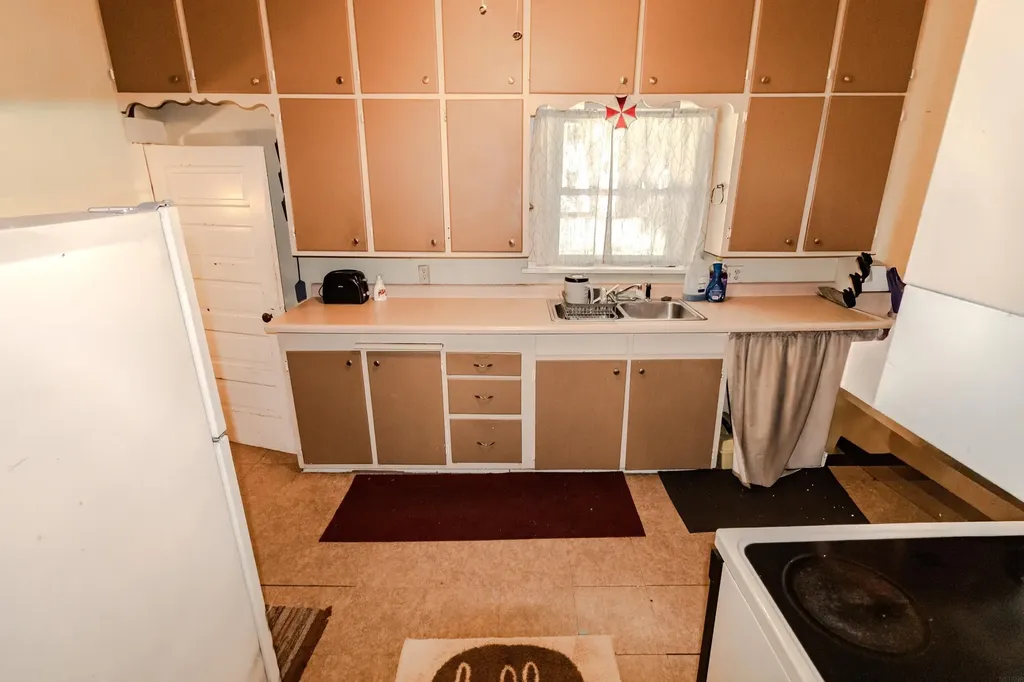 1026 Riehl Street Waterloo IA 50703