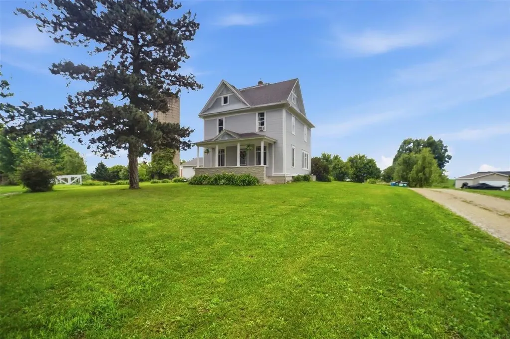 1224 240th Street Waverly IA 50677