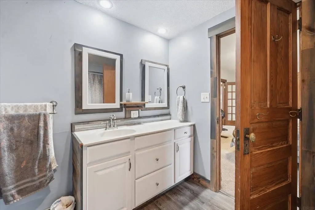 1224 240th Street Waverly IA 50677