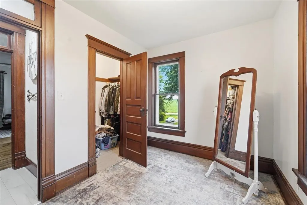 1224 240th Street Waverly IA 50677