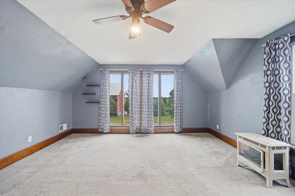 1224 240th Street Waverly IA 50677