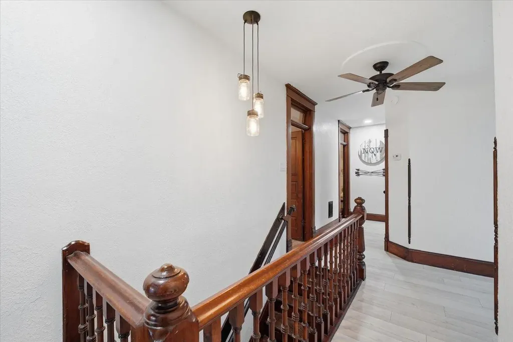1224 240th Street Waverly IA 50677