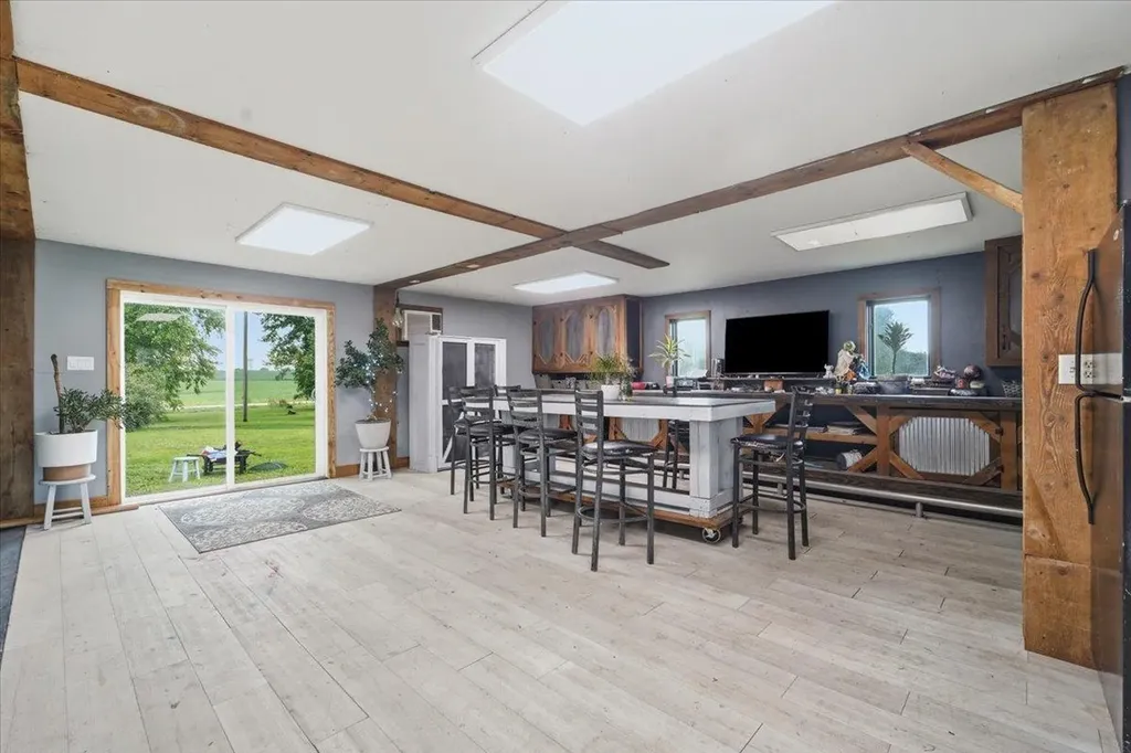 1224 240th Street Waverly IA 50677