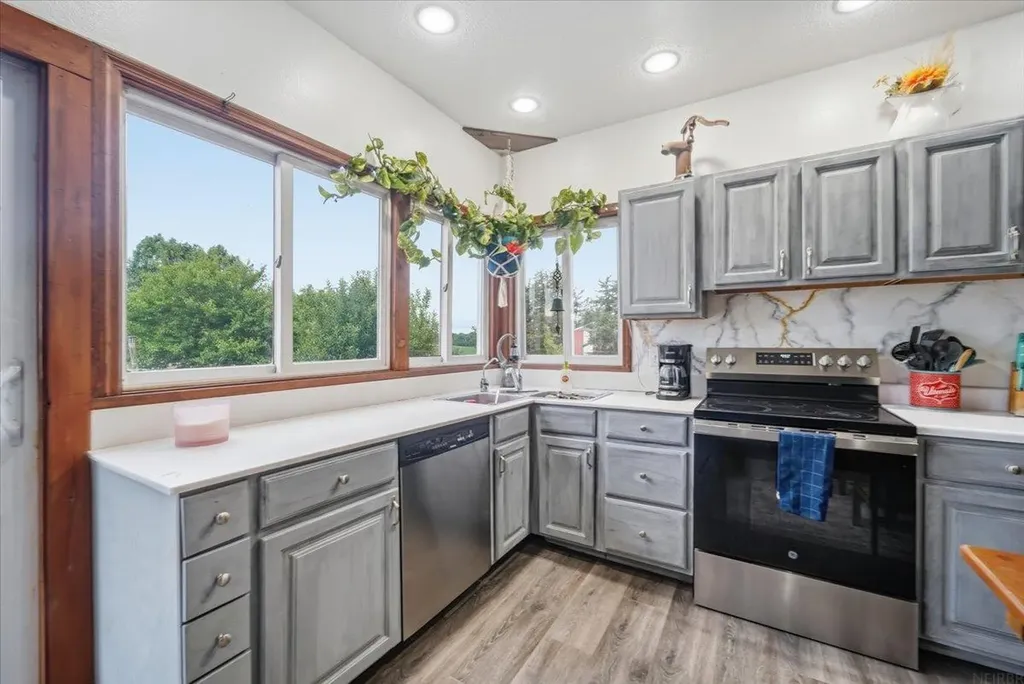 1224 240th Street Waverly IA 50677