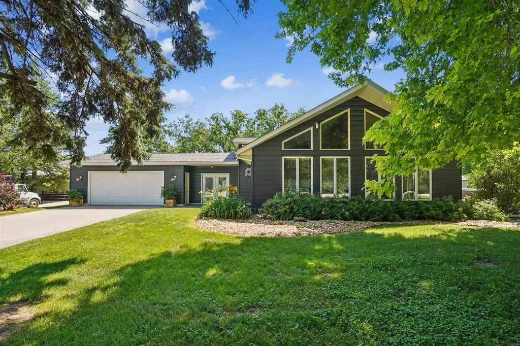 2317 S Frederick Avenue Oelwein IA 50662