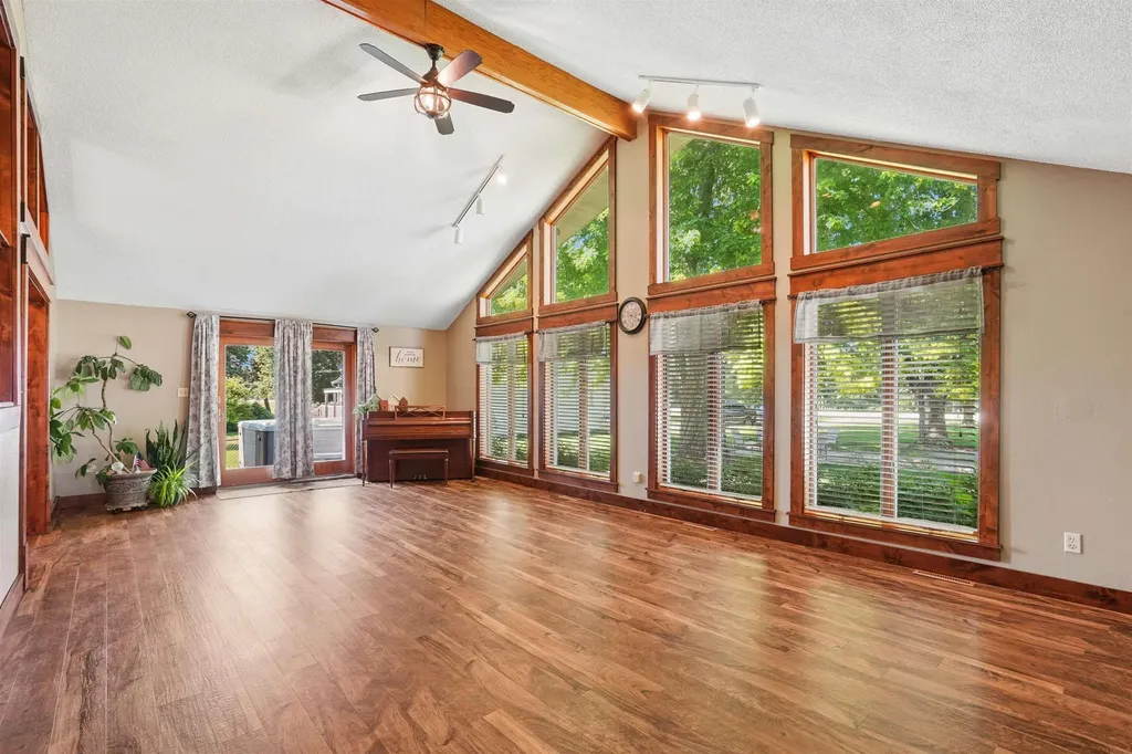 2317 S Frederick Avenue Oelwein IA 50662