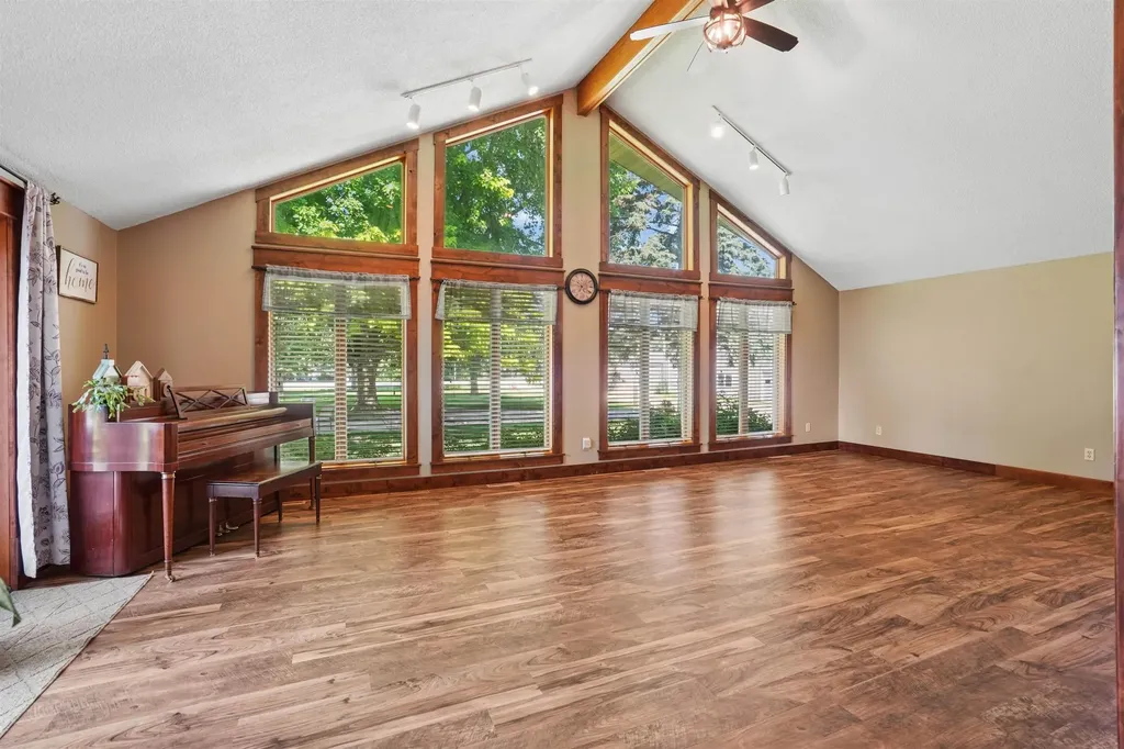 2317 S Frederick Avenue Oelwein IA 50662