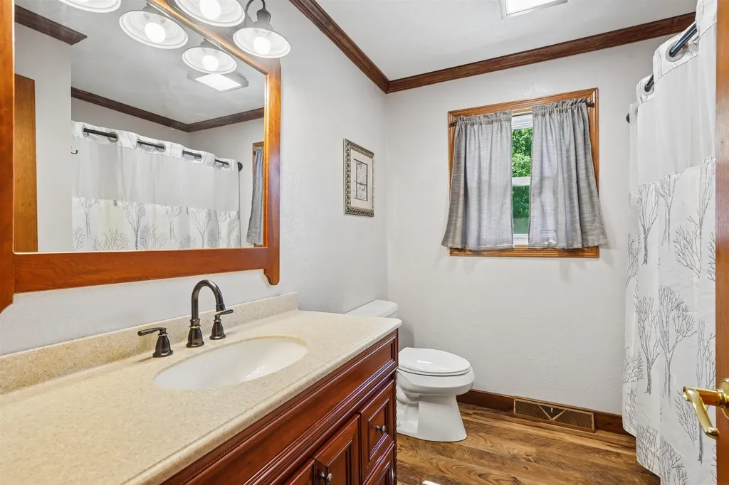 2317 S Frederick Avenue Oelwein IA 50662