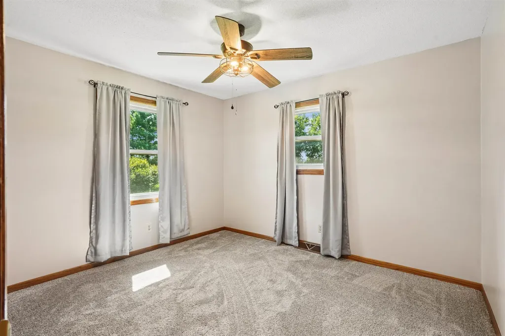2317 S Frederick Avenue Oelwein IA 50662