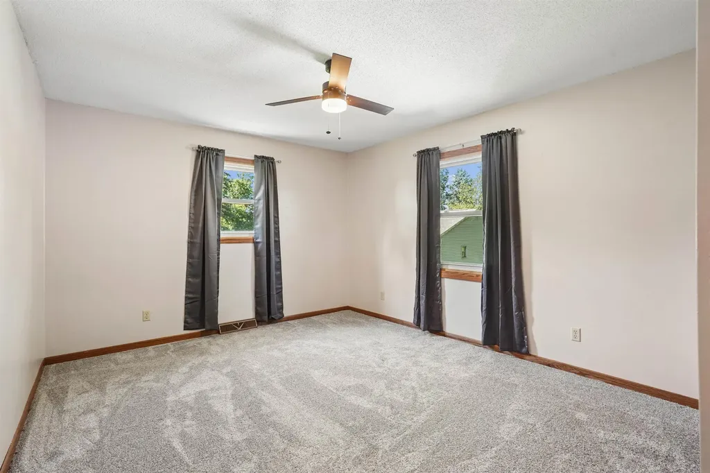 2317 S Frederick Avenue Oelwein IA 50662