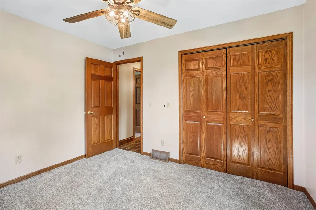 2317 S Frederick Avenue Oelwein IA 50662