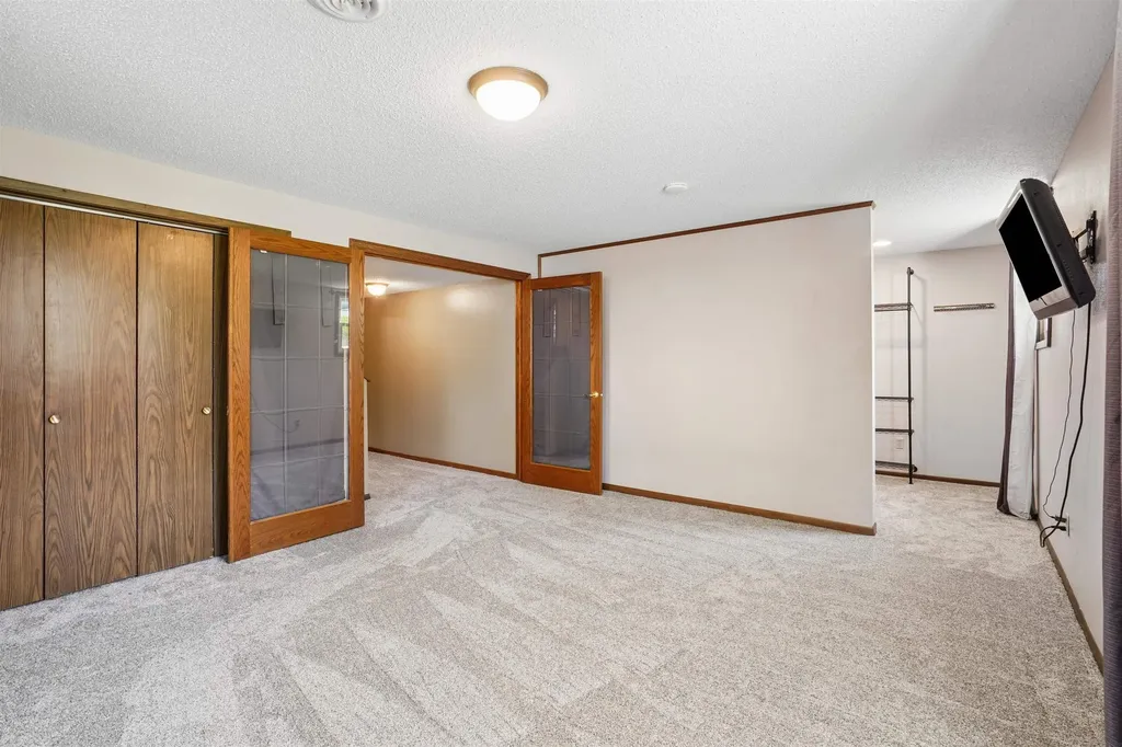 2317 S Frederick Avenue Oelwein IA 50662