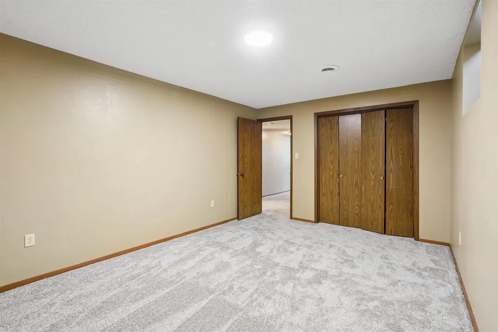 2317 S Frederick Avenue Oelwein IA 50662