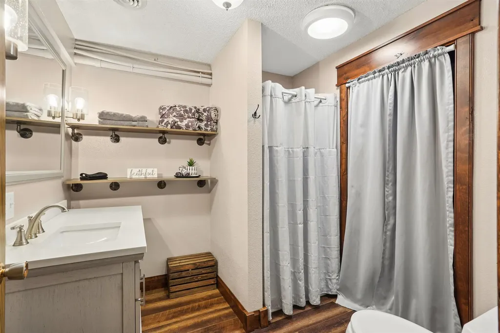 2317 S Frederick Avenue Oelwein IA 50662