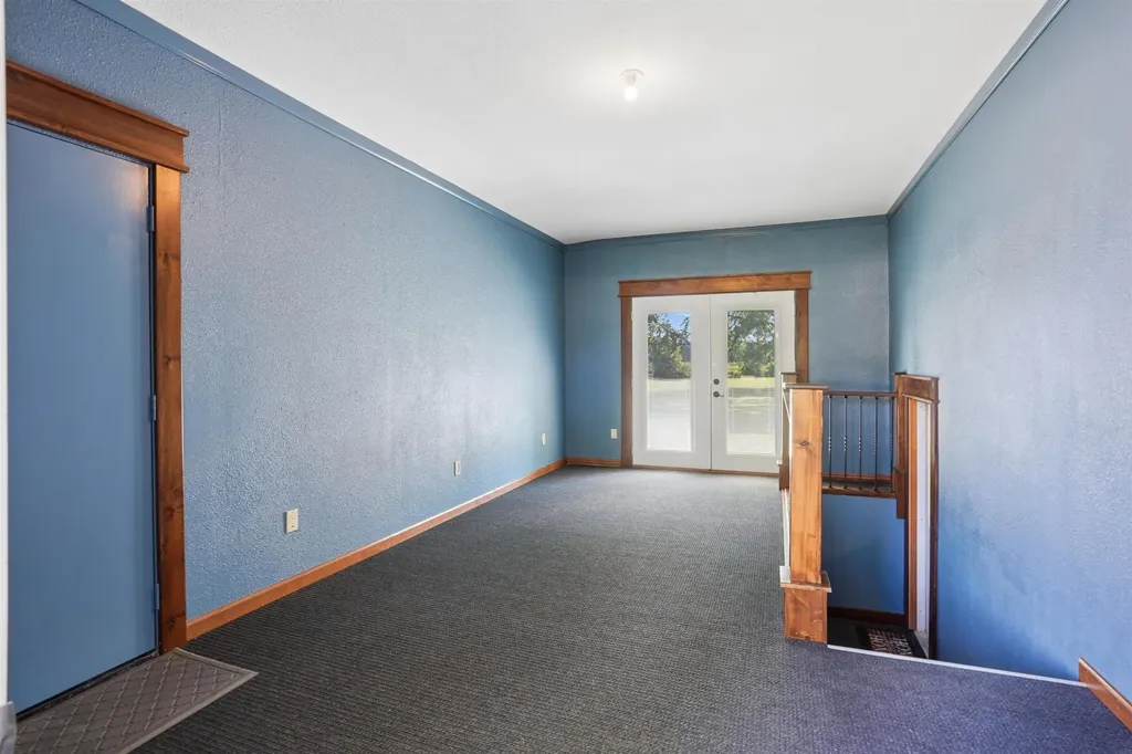 2317 S Frederick Avenue Oelwein IA 50662
