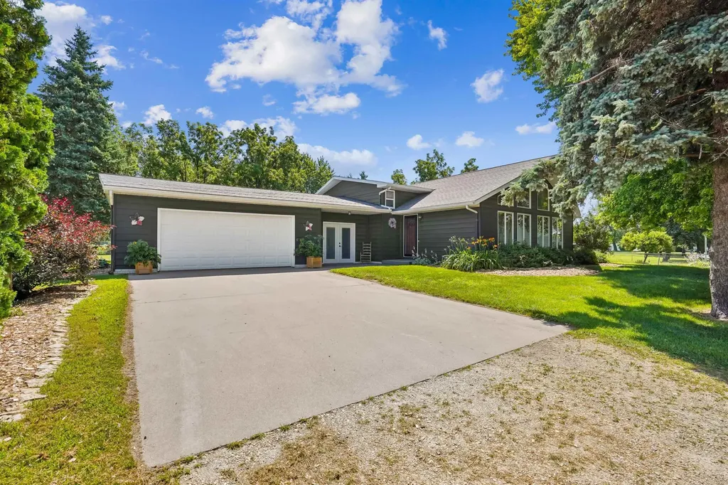 2317 S Frederick Avenue Oelwein IA 50662