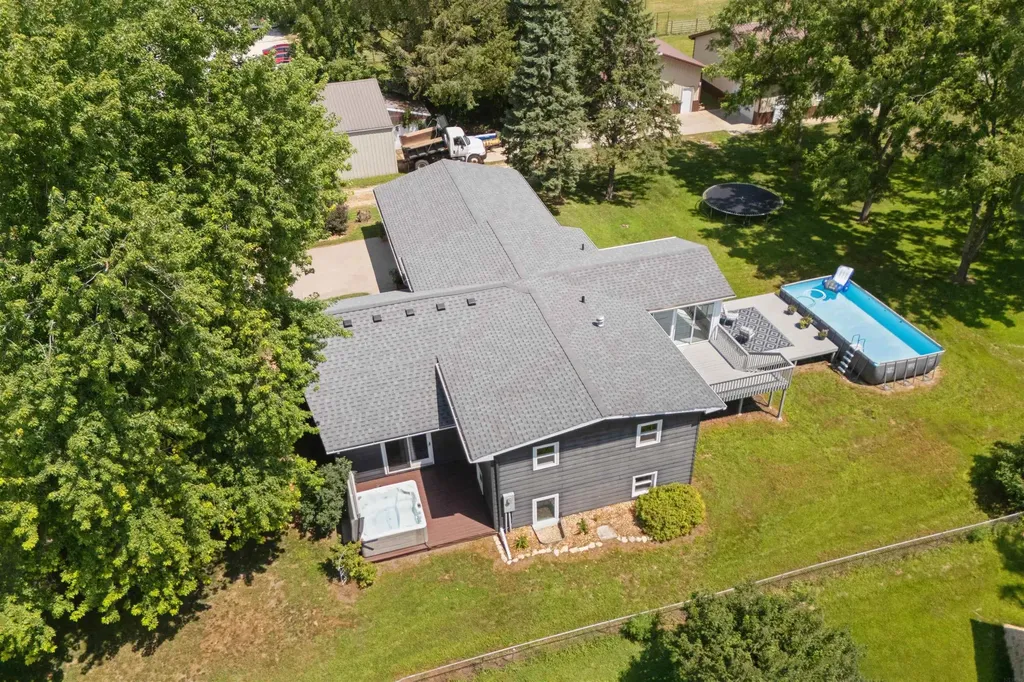 2317 S Frederick Avenue Oelwein IA 50662