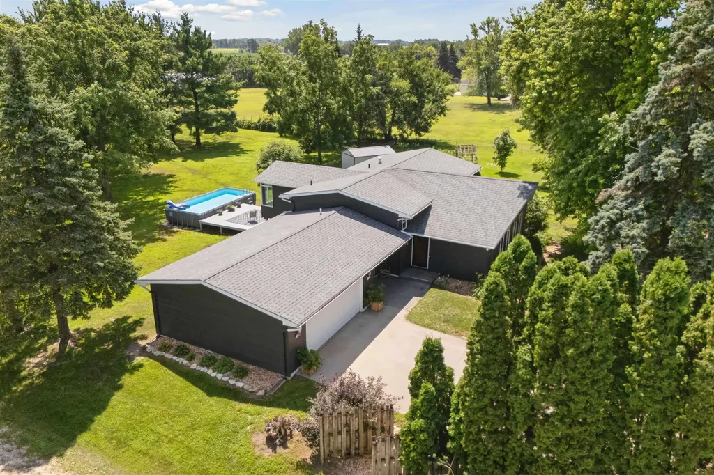 2317 S Frederick Avenue Oelwein IA 50662