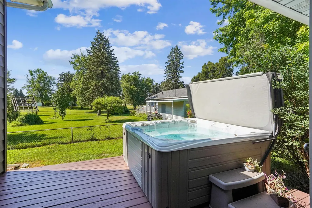 2317 S Frederick Avenue Oelwein IA 50662