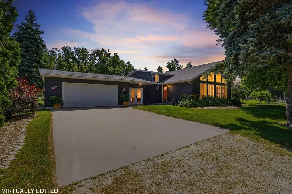 2317 S Frederick Avenue Oelwein IA 50662