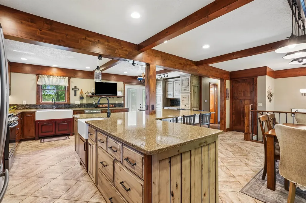 2317 S Frederick Avenue Oelwein IA 50662