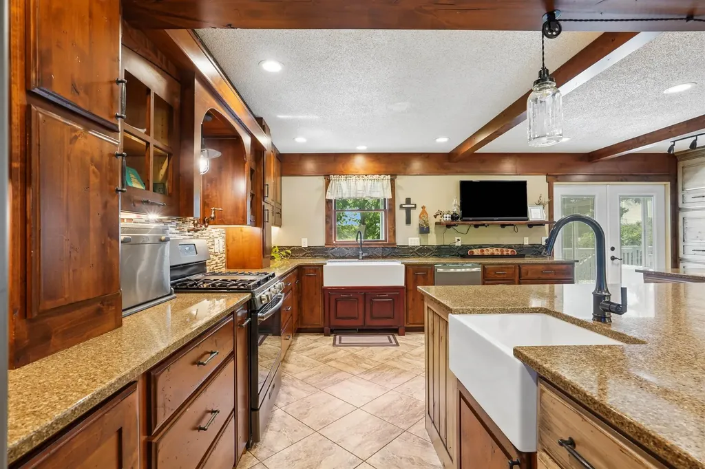 2317 S Frederick Avenue Oelwein IA 50662