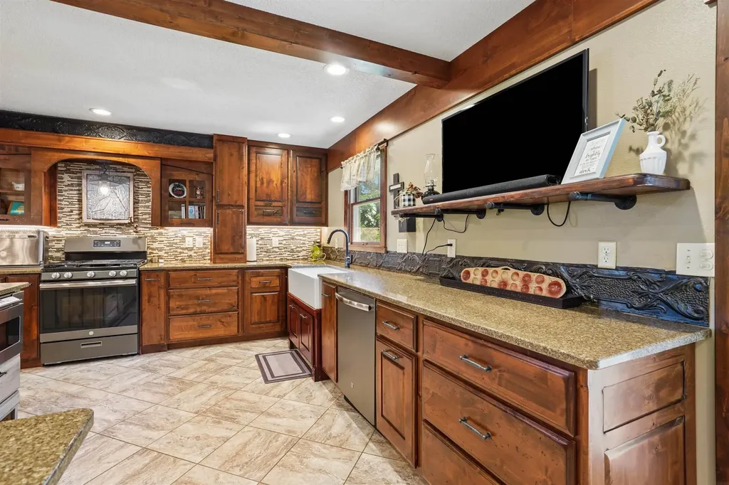 2317 S Frederick Avenue Oelwein IA 50662
